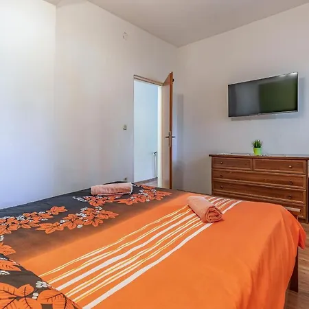 1 Bedroom Nice In 메덜린