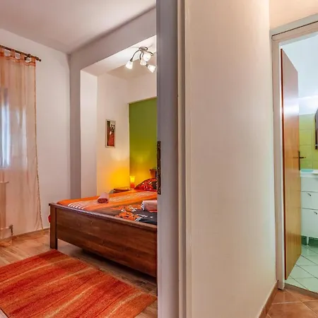 アパート 1 Bedroom Nice In メドゥリン