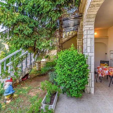 1 Bedroom Nice In *